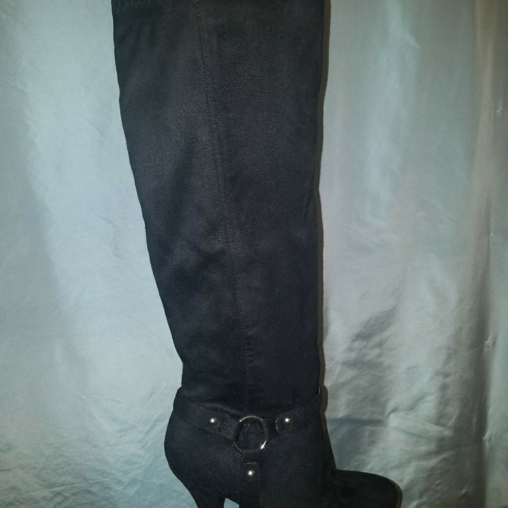 GUESS BOOTS brand new original box and tags